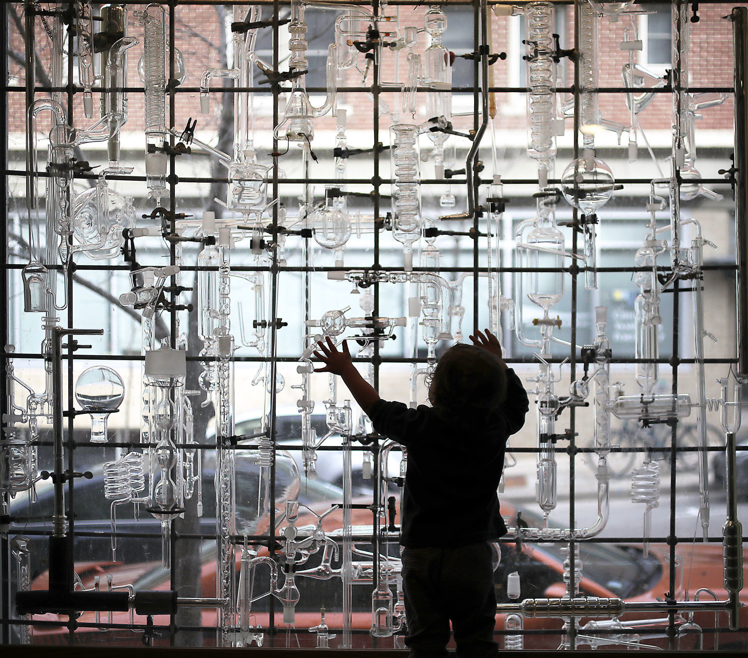 033119-wsj-news-science-glass3